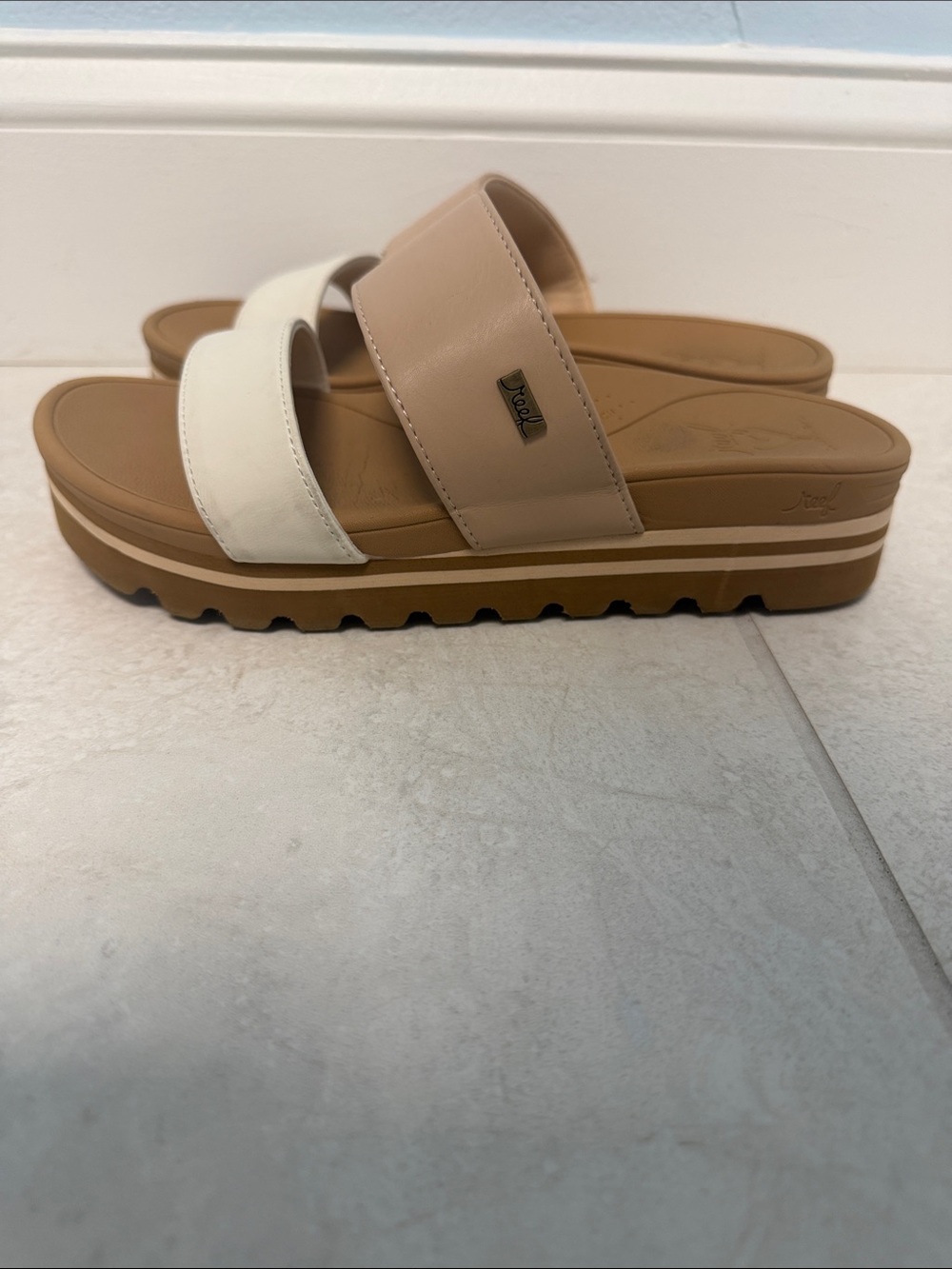 Reef Cushion Vista - Size 7- Beige and White - Picture 6 of 7